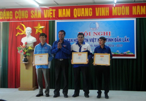 Khen thưởng các cá nhân có thành tích xuất sắc trong công tác Hội và phong trào thanh niên tỉnh Đắk Lắk
